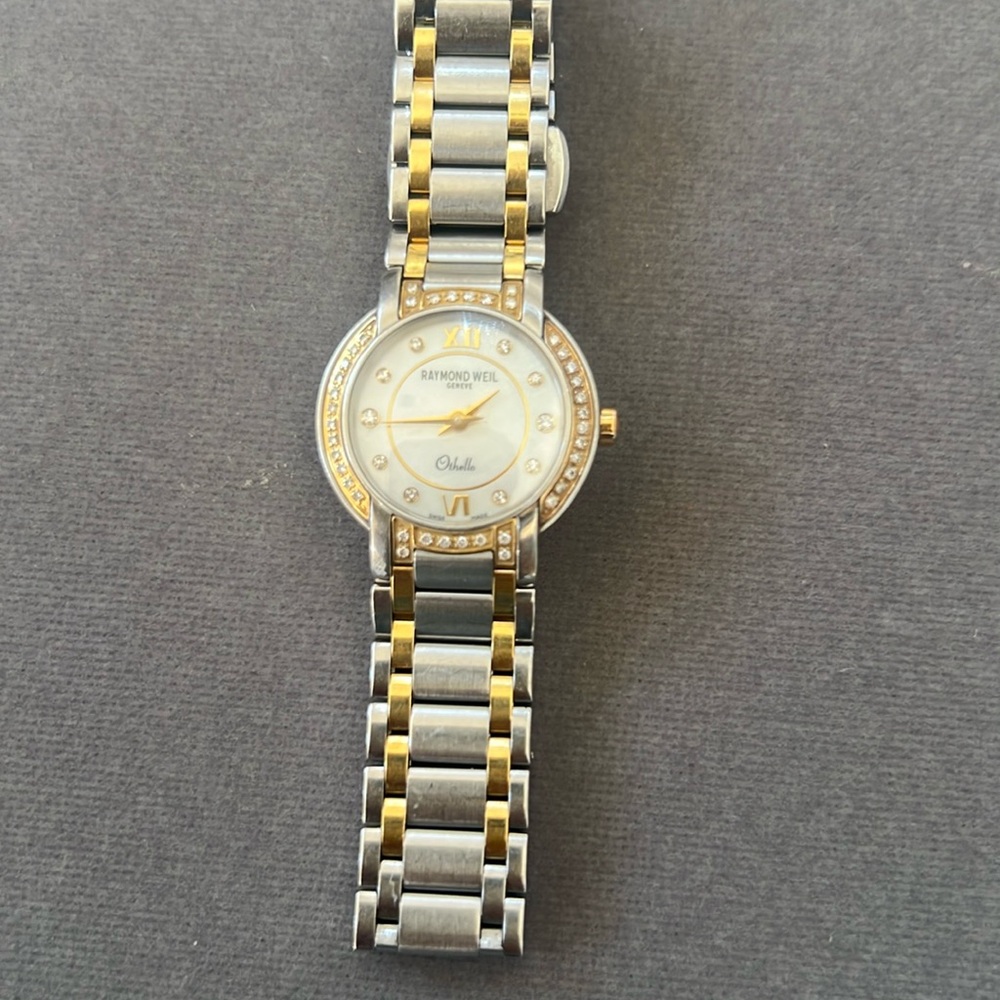 RAYMOND WEIL OTHELLO. Steel Diamond and 18 k Yellow Gold Crown and Bracelet.